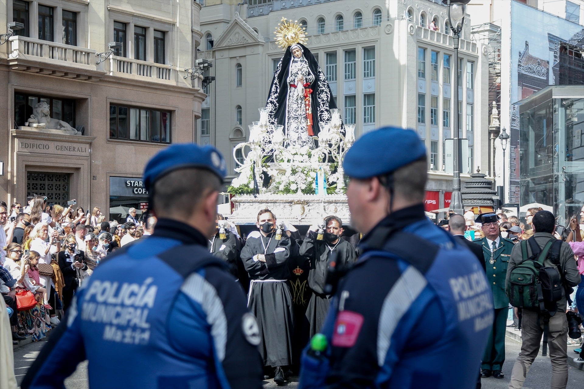 Mas de 1.300 agentes y posibles cortes peatonales en la Semana Santa madrileña Mas de 1.300 agentes y posibles cortes peatonales en la Semana Santa madrileña