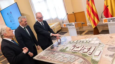 El presidente Jorge Azcón, y el CEO de Grupo Costa, Jorge Costa, detallan el proyecto CLAVE (Centro Logístico Agroalimentario del Valle del Ebro) El presidente Jorge Azcón, y el CEO de Grupo Costa, Jorge Costa, detallan el proyecto CLAVE (Centro Logístico Agroalimentario del Valle del Ebro)