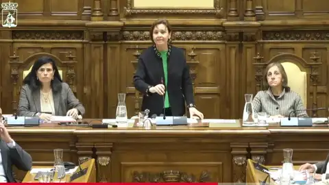 La alcaldesa de Gijón suspende el pleno debido a unas protestas de los trabajadores de Emulsa La alcaldesa de Gijón suspende el pleno debido a unas protestas de los trabajadores de Emulsa