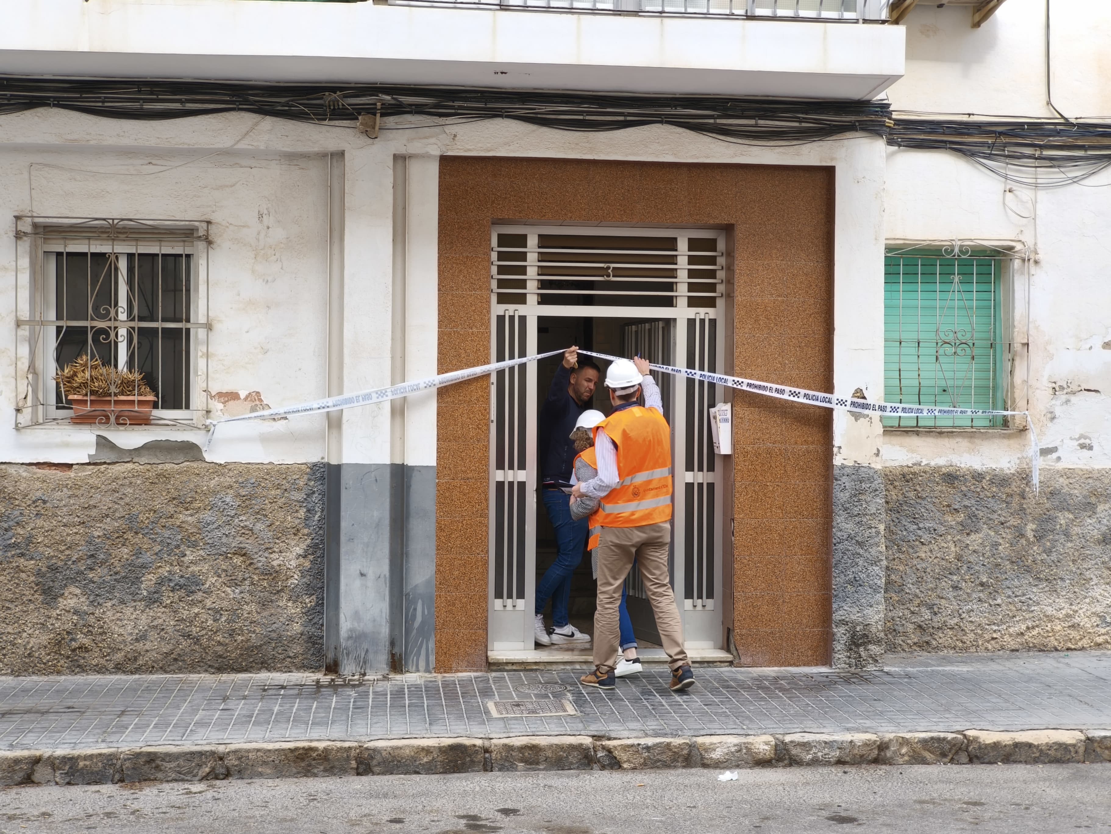 Los vecinos del bloque 8 de San Antón de Elche apremian proteger las viviendas ante “intentos de intrusión” y “actos vandálicos” Los vecinos del bloque 8 de San Antón de Elche apremian proteger las viviendas ante “intentos de intrusión” y “actos vandálicos”