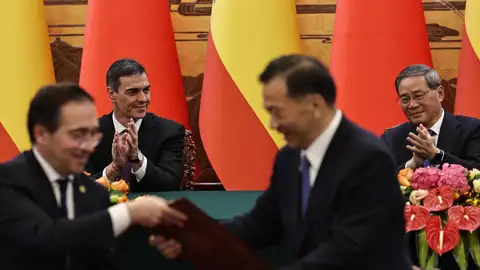 El Gobierno cree que el viaje de Sánchez a China marca identidad propia y descoloca al PP El Gobierno cree que el viaje de Sánchez a China marca identidad propia y descoloca al PP
