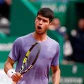 El tenista español Carlos Alcaraz durante la semifinal del torneo de Monte Carlo, disputada contra el también español Alejandro Davidovich Fokina. El tenista español Carlos Alcaraz durante la semifinal del torneo de Monte Carlo, disputada contra el también español Alejandro Davidovich Fokina.