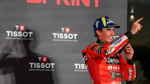 Marc Márquez celebra su victoria en el podio Marc Márquez celebra su victoria en el podio
