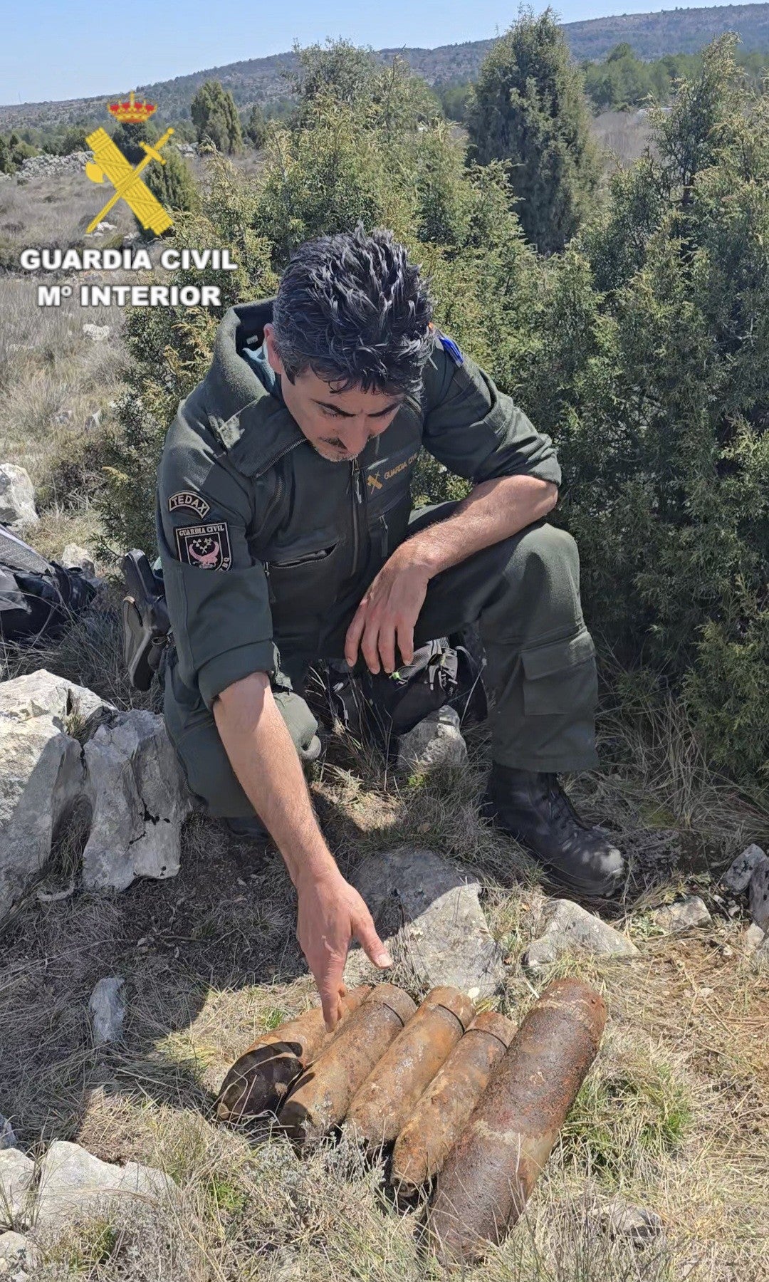 La Guardia Civil destruye cinco proyectiles de la Guerra Civil en una sima de Villafranca del Cid La Guardia Civil destruye cinco proyectiles de la Guerra Civil en una sima de Villafranca del Cid