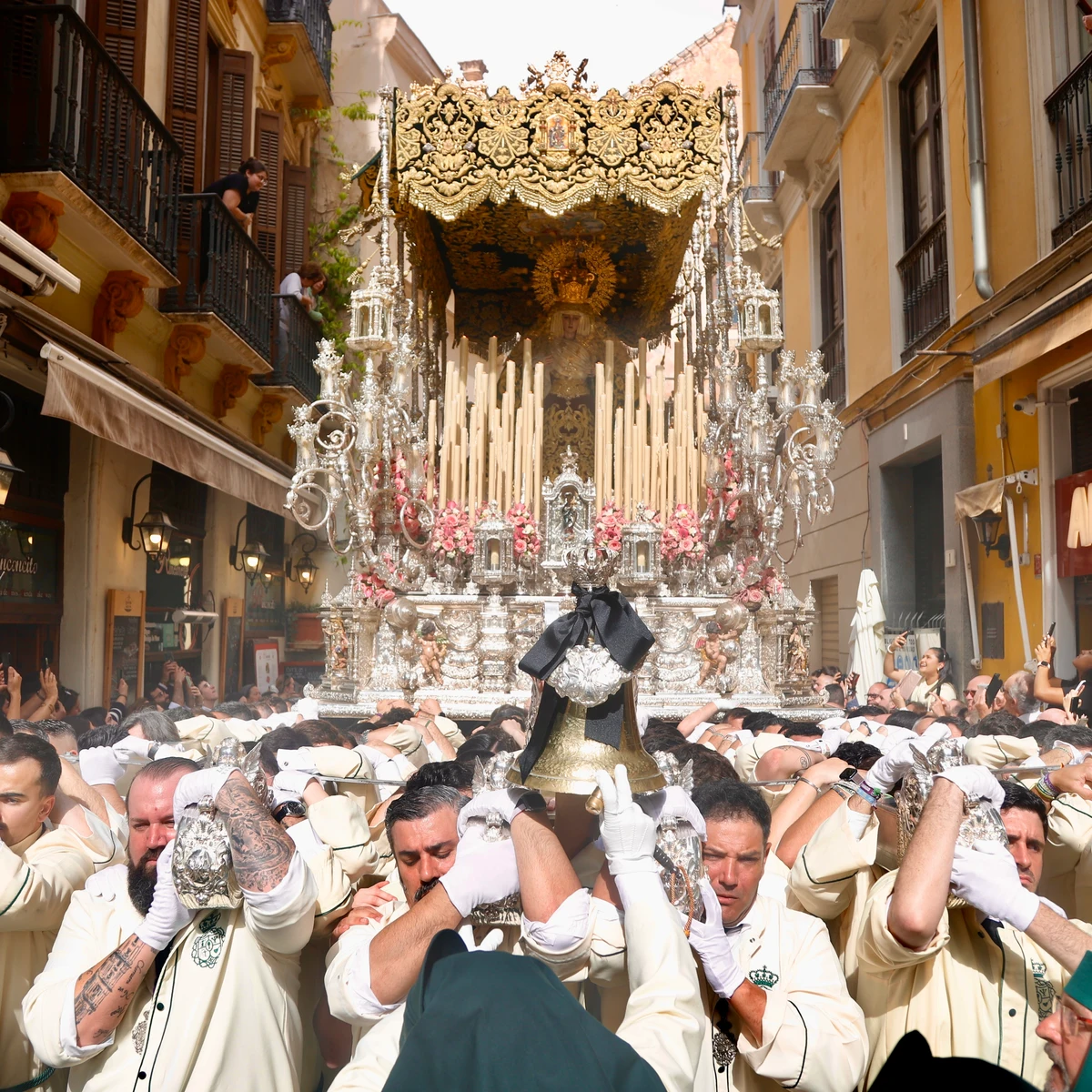 Cuánto pesa un paso de Semana Santa: esto es lo que soportan los costaleros | Onda Cero Radio