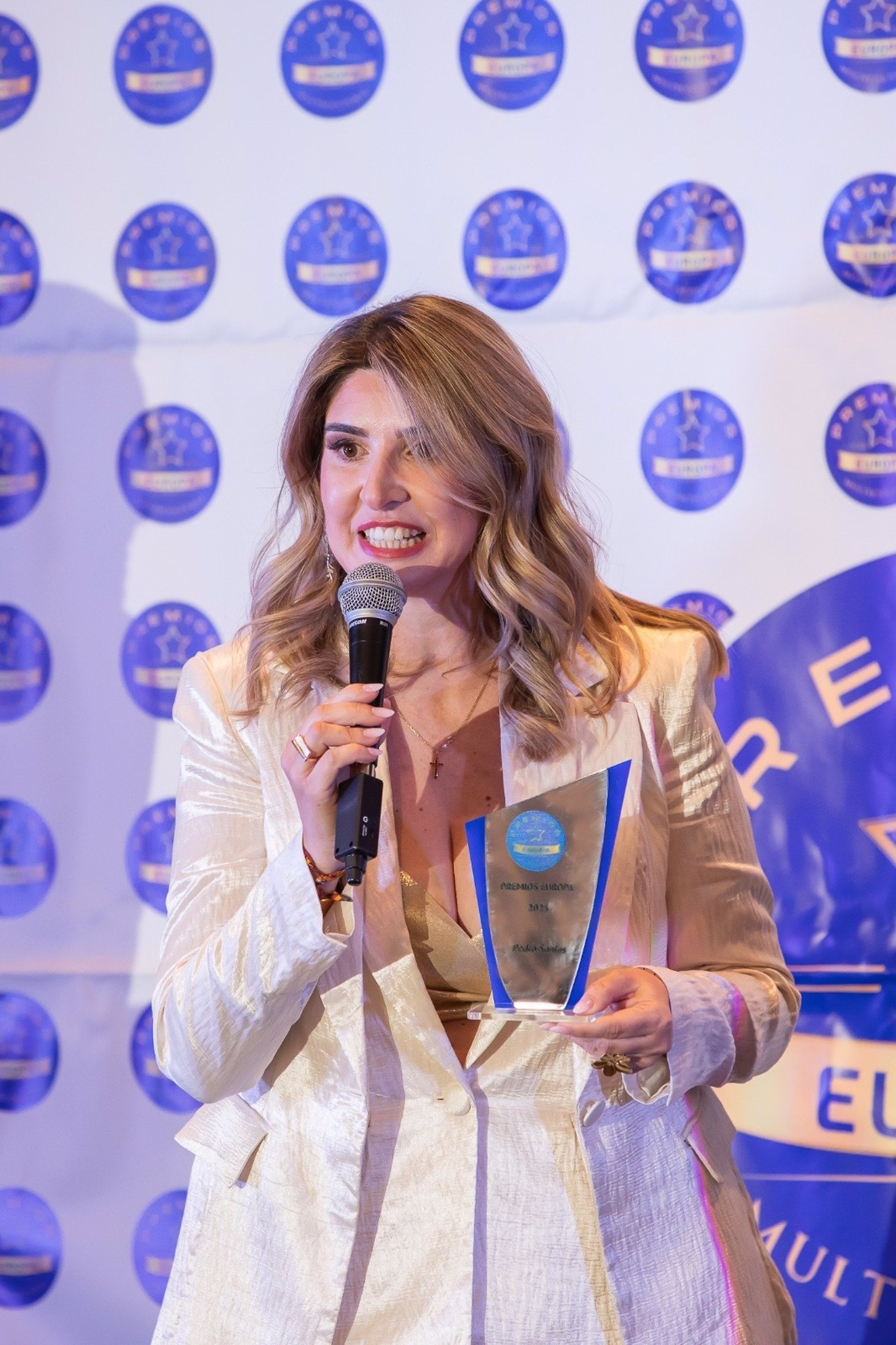 Camino Limia, galardonada en los Premios Europa Multicultural por su "destaca labor" en el sector agroganadero Camino Limia, galardonada en los Premios Europa Multicultural por su "destaca labor" en el sector agroganadero