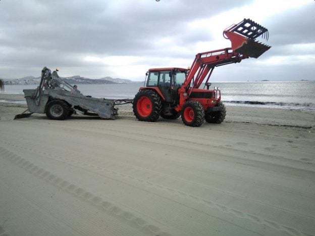 Felicia Bocu: "Hemos invertido 3,7 millones de euros para que las playas de Sant Josep luzcan bonitas esta temporada". Felicia Bocu: "Hemos invertido 3,7 millones de euros para que las playas de Sant Josep luzcan bonitas esta temporada".