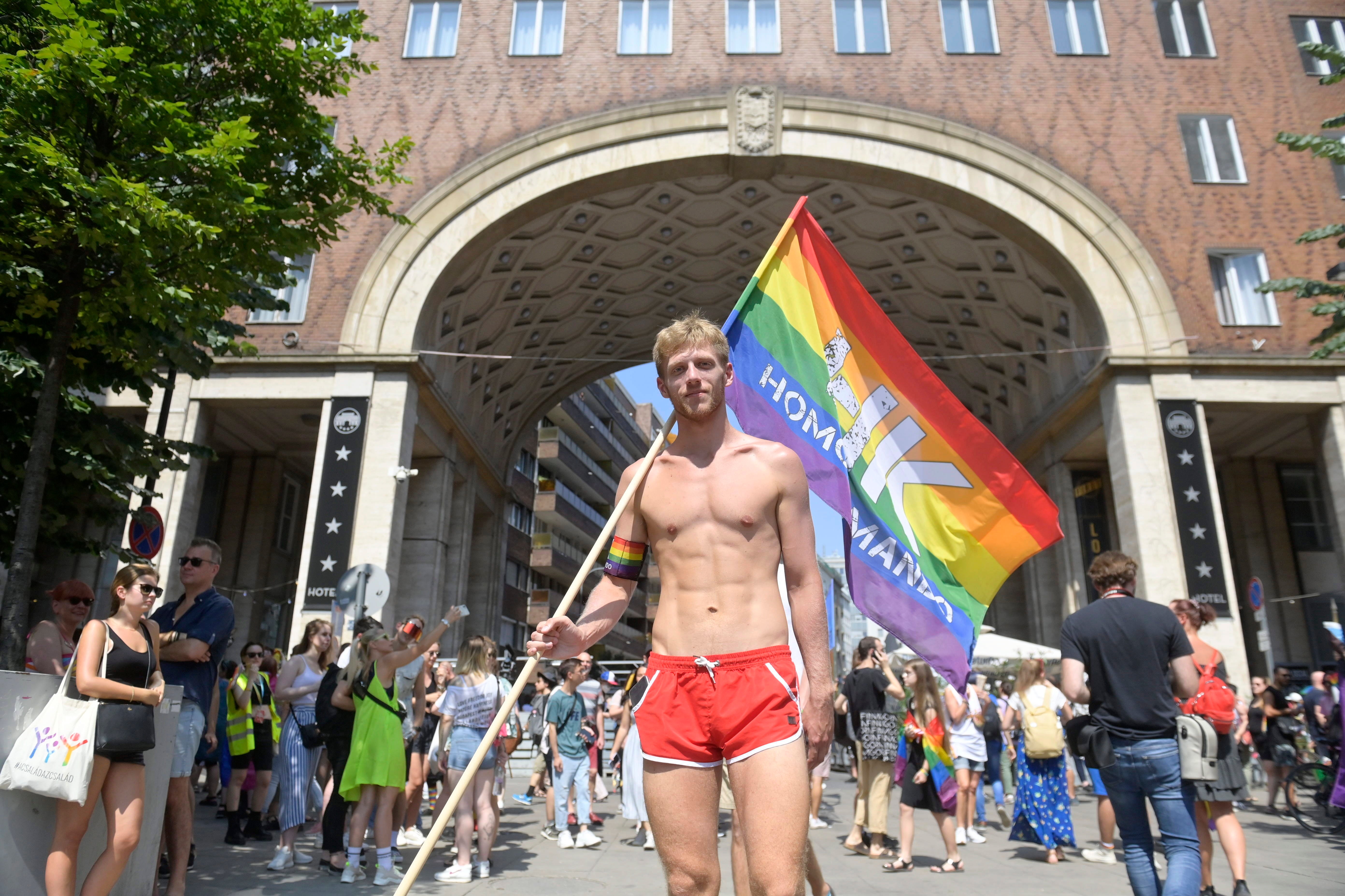 Hungría blinda en la Constitución la prohibición de la marcha del Orgullo LGTBI Hungría blinda en la Constitución la prohibición de la marcha del Orgullo LGTBI