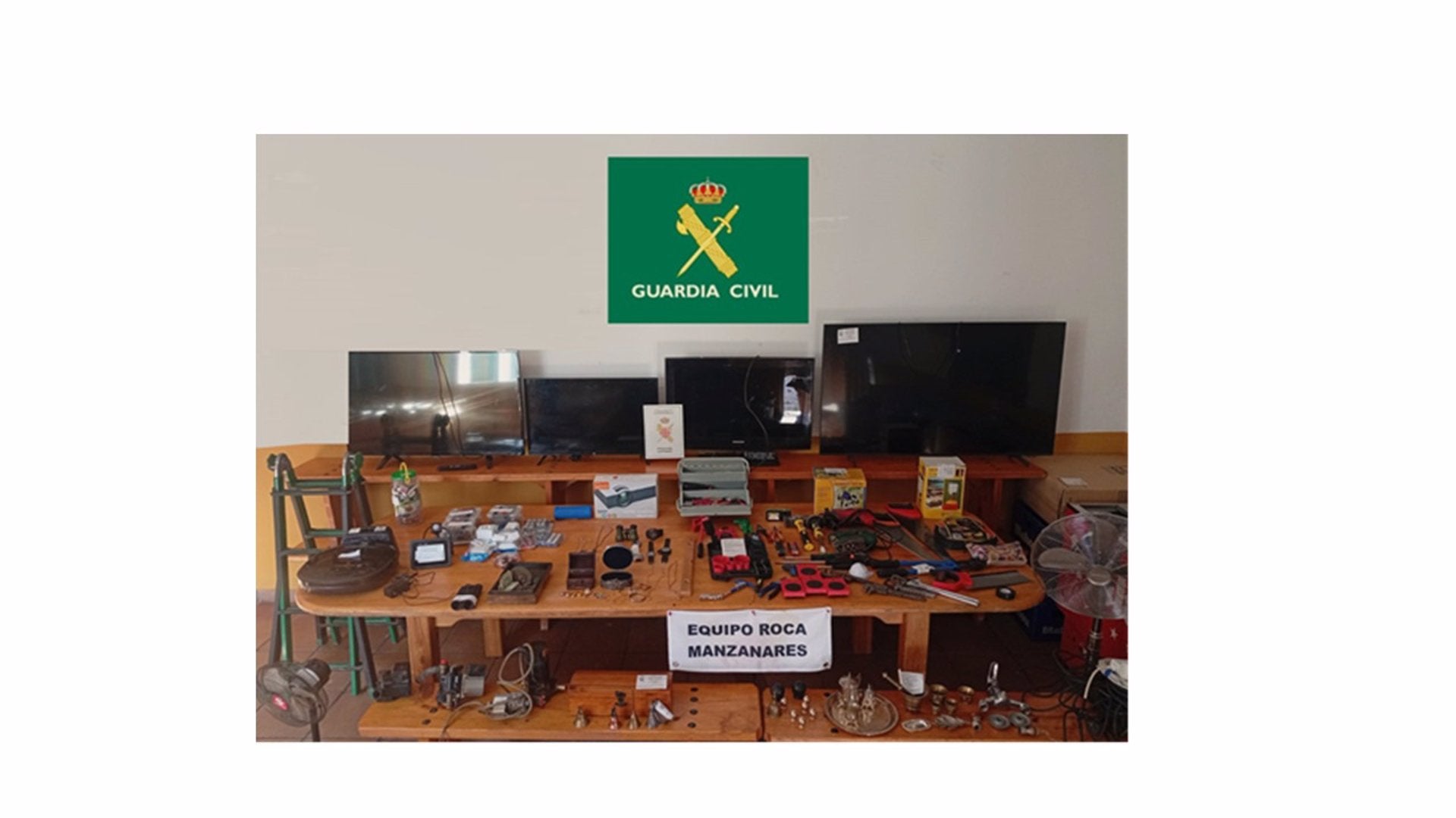 Cuatro detenidos por cometer 19 delitos de robo con fuerza en viviendas deshabitadas de Daimiel Cuatro detenidos por cometer 19 delitos de robo con fuerza en viviendas deshabitadas de Daimiel