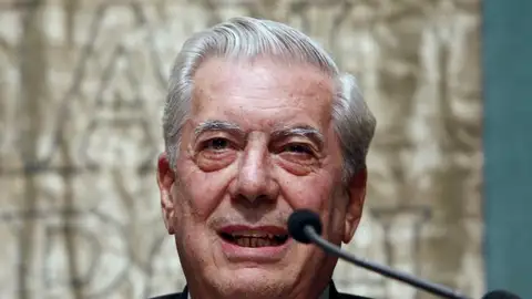Fotografía de archivo del escritor peruano Mario Vargas Llosa Muere a los 89 años el Premio Nobel de Literatura Mario Vargas Llosa