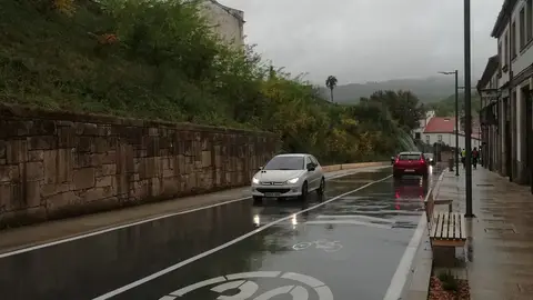 La rúa do Pombal abre de nuevo al tráfico de vehículos y estrena nuevo mobiliario urbano La rúa do Pombal abre de nuevo al tráfico de vehículos y estrena nuevo mobiliario urbano