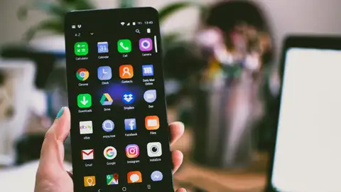 Mark Zuckerberg declara el fin de los teléfonos móviles: este será su reemplazo Mark Zuckerberg declara el fin de los teléfonos móviles: este será su reemplazo