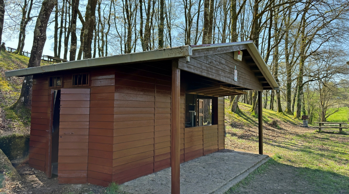 Sale a concesión pública la gestión del bar del área recreativa de Paraes, en Nava Sale a concesión pública la gestión del bar del área recreativa de Paraes, en Nava