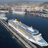 Cruceros en el puerto de Santa Cruz de Tenerife 