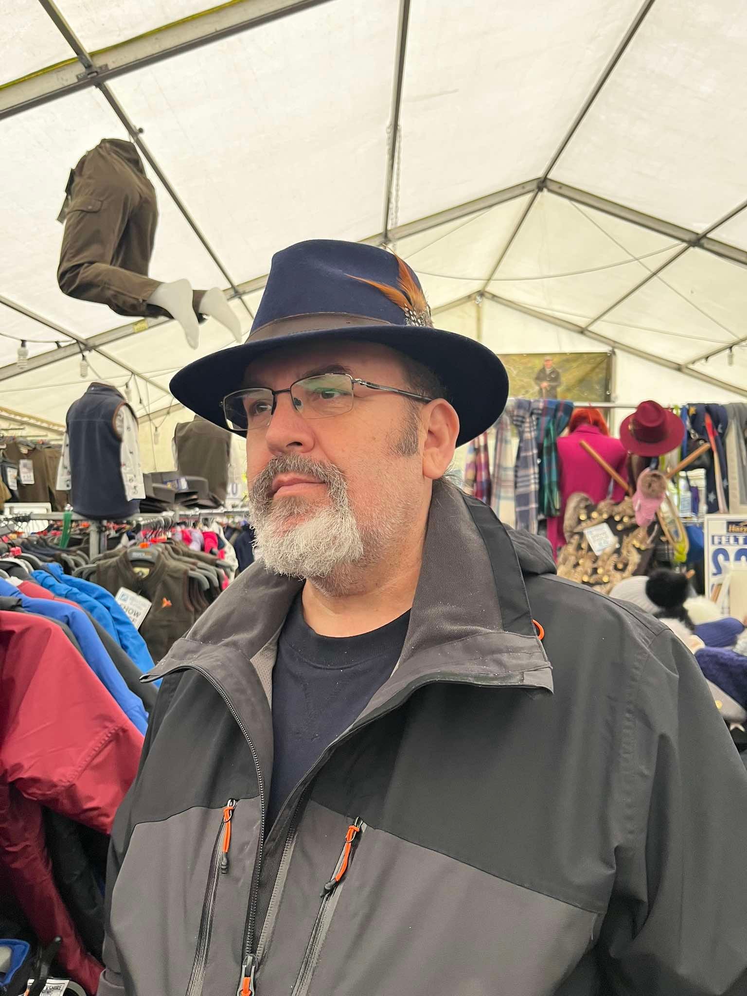 Lluís Ferrer: "'Llegenda de sa sírvia negra mala fusiona la magia de Ibiza con lo sobrenatural para que el lector expanda su mente" Lluís Ferrer: "'Llegenda de sa sírvia negra mala fusiona la magia de Ibiza con lo sobrenatural para que el lector expanda su mente"