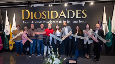 Inauguración de la muestra 'Diosidades' en la Sala de Exposiciones Vista Alegre de Torrevieja Inauguración de la muestra 'Diosidades' en la Sala de Exposiciones Vista Alegre de Torrevieja