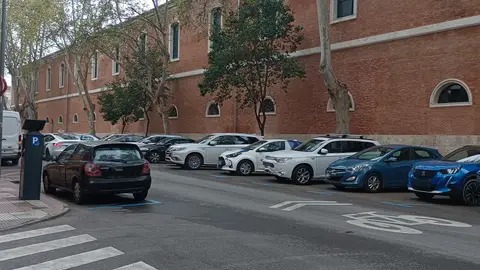 El Ayuntamiento de Alcalá unifica las cuatro zonas de aparcamiento regulado para residentes durante la Semana Santa Zona de estacionamiento regulado en la calle Azucena de Alcalá de Henares