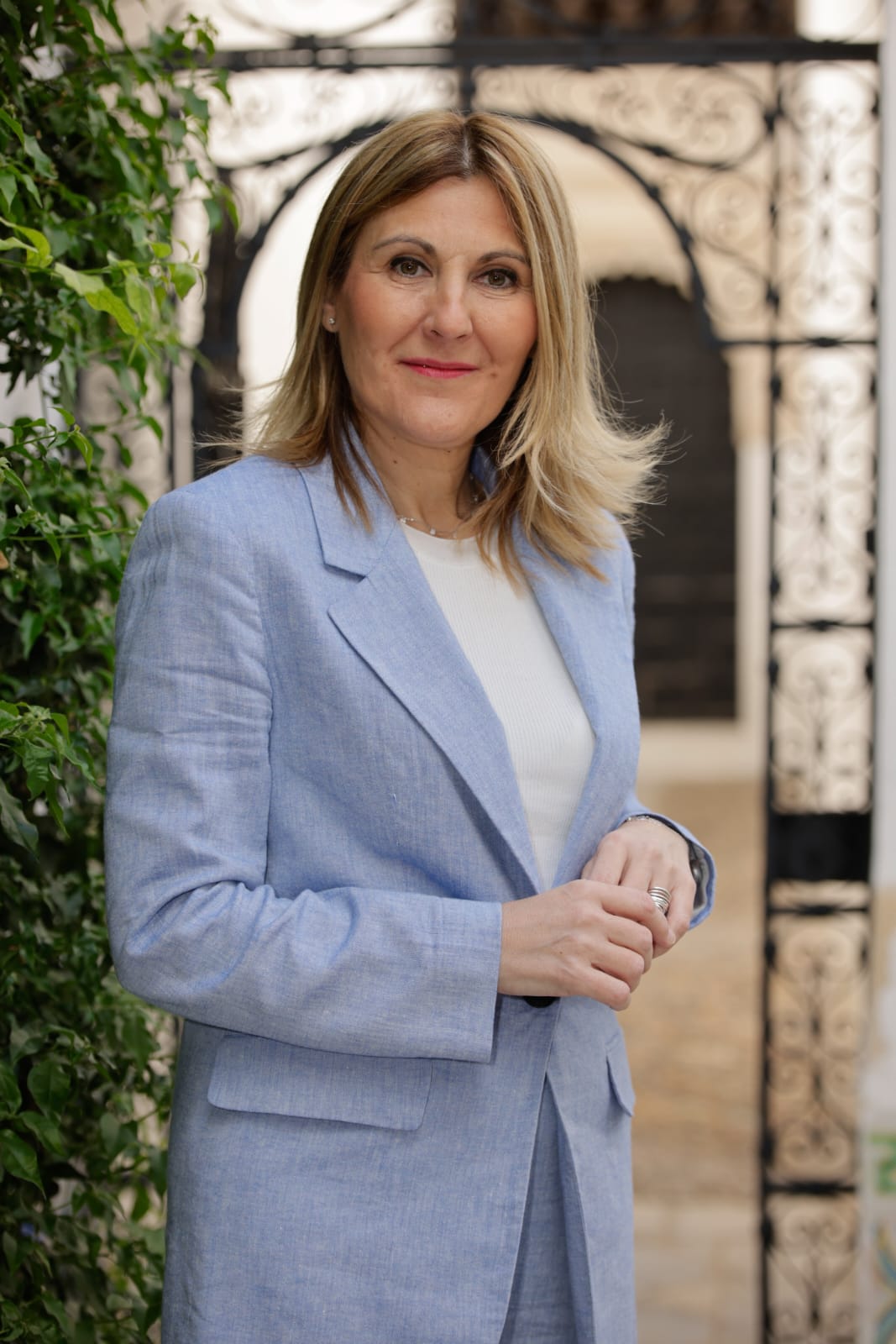 Ana Jáuregui es reelegida decana de COGITISE Ana Jáuregui es reelegida decana de COGITISE