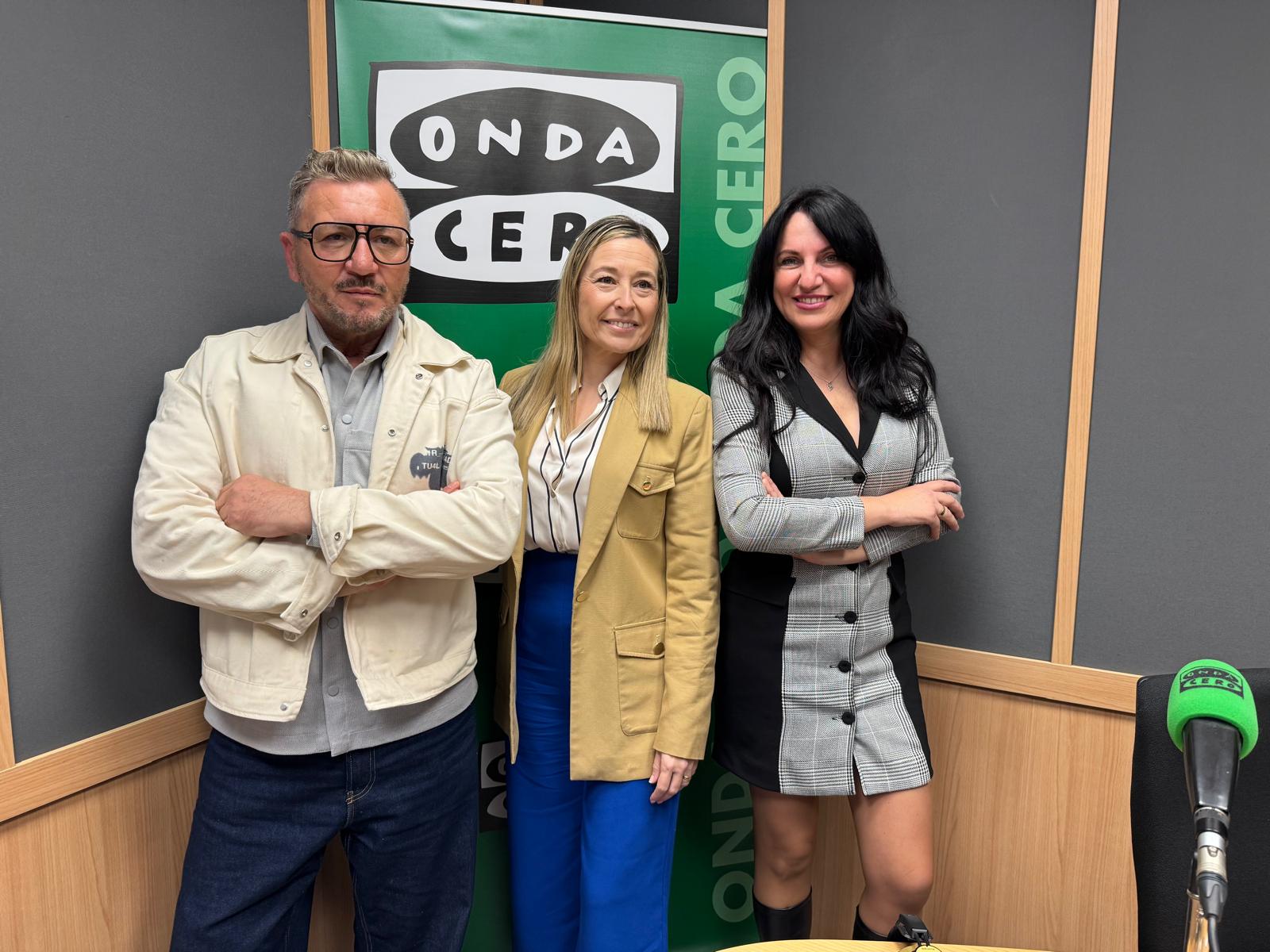 Lidia López responde con tablas a las preguntas de Miguel Noguera sobre los entresijos de la gala de Comercio y Hostelería de Alicante Lidia López responde con tablas a las preguntas de Miguel Noguera sobre los entresijos de la gala de Comercio y Hostelería de Alicante