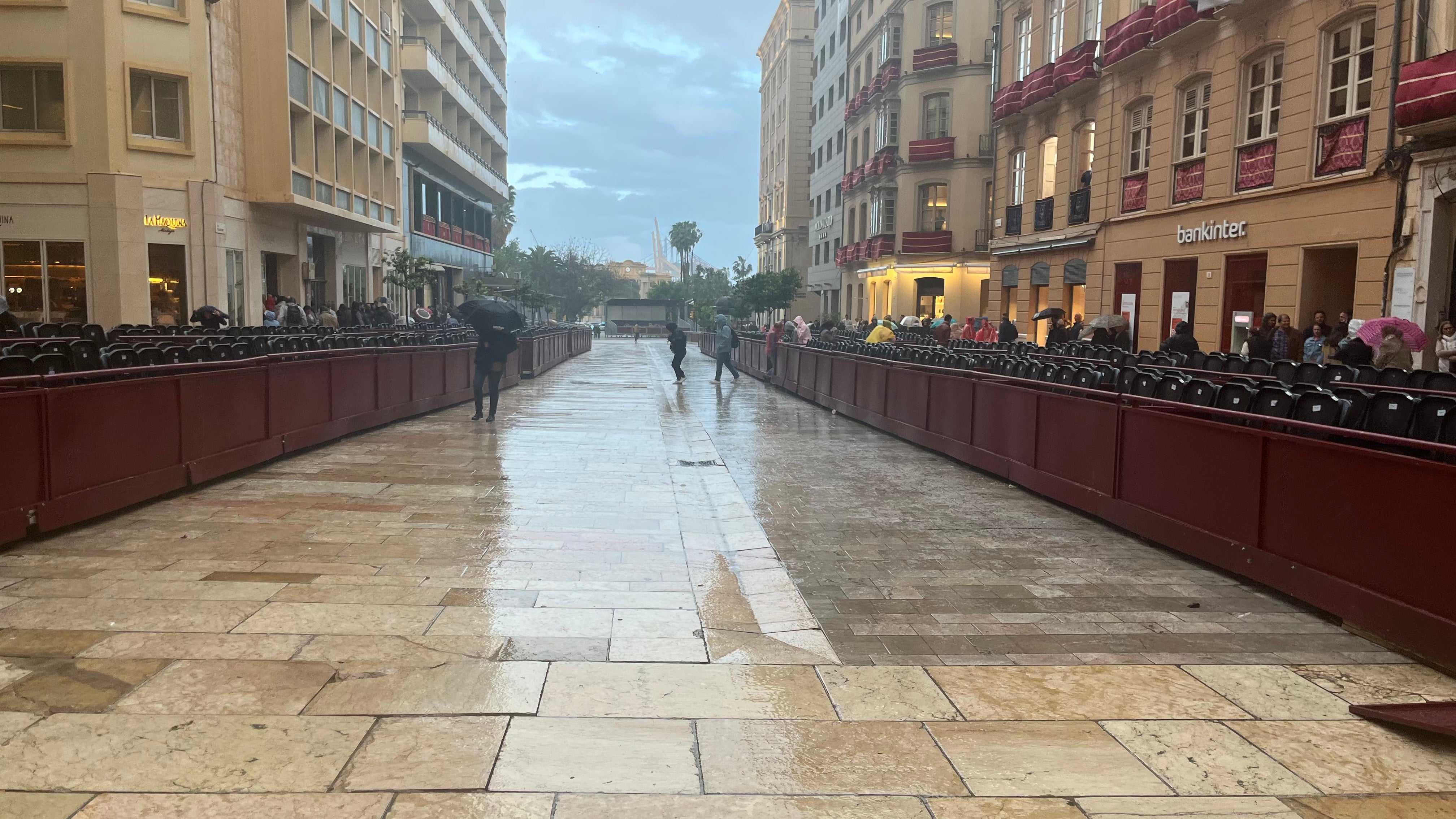 Así ha sido el apresurado regreso de la Hermandad del Rocío por la lluvia Así ha sido el apresurado regreso de la Hermandad del Rocío por la lluvia