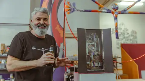 Santi Flores, escultor que lanza su propuesta escénica 'Arte Limsonero'. Santi Flores, escultor que lanza su propuesta escénica 'Arte Limsonero'.