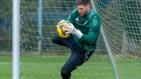 15-4-2025 Quentin Braat atrapa un balón en El Reqexón. 15-4-2025 Quentin Braat atrapa un balón en El Reqexón.