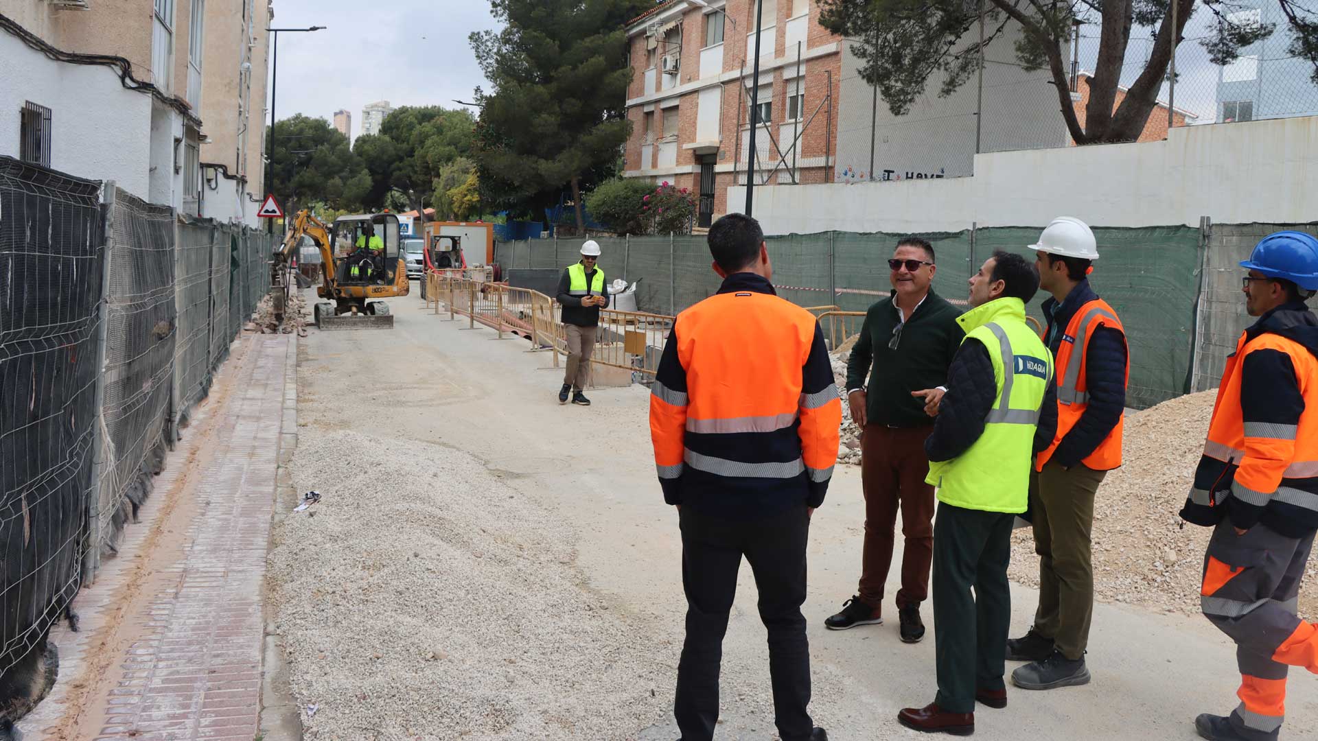 La renovación de infraestructuras hidráulicas en la calle Capitán Cortés de Benidorm finalizará antes de acabar el mes de junio La renovación de infraestructuras hidráulicas en la calle Capitán Cortés de Benidorm finalizará antes de acabar el mes de junio
