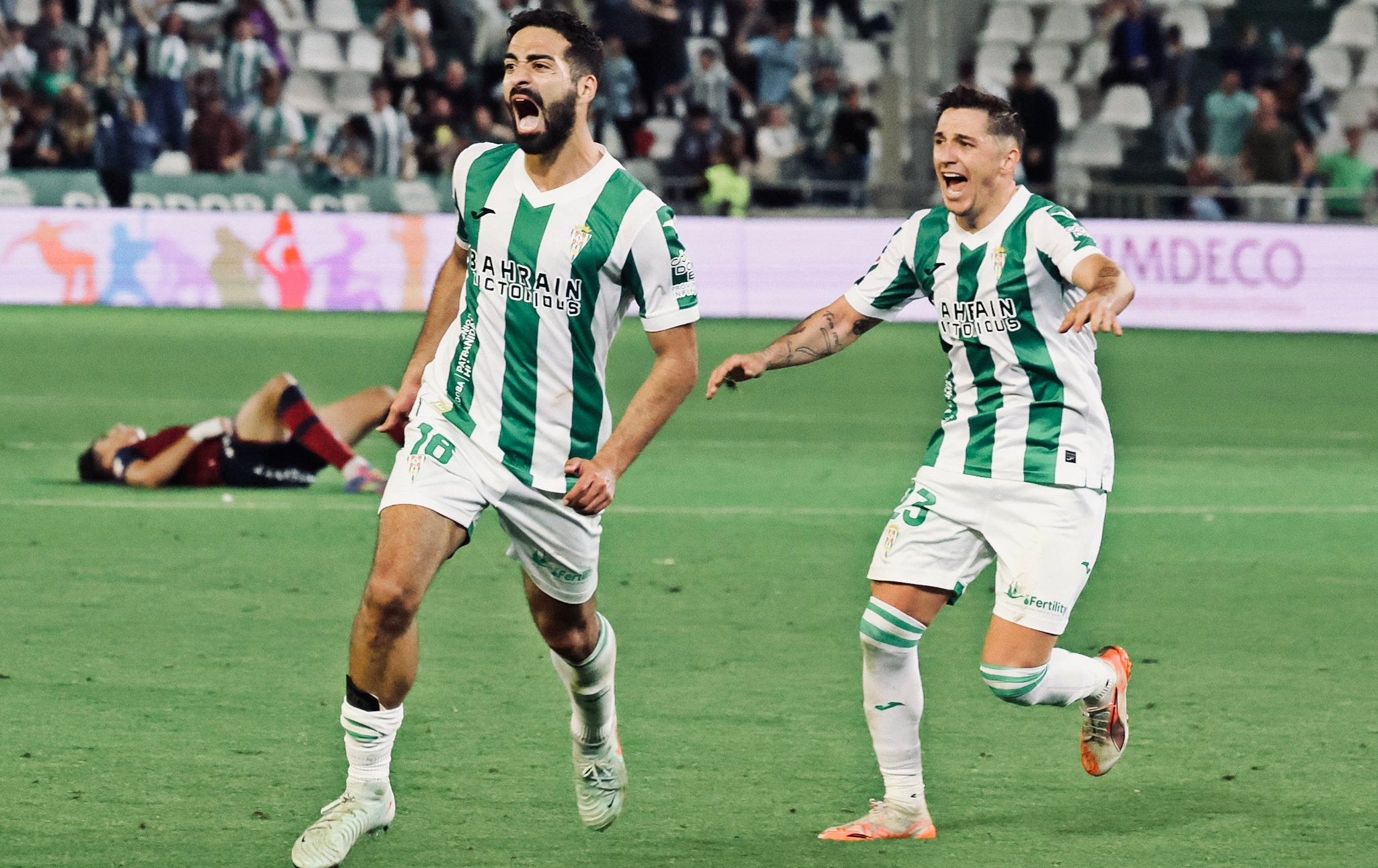 El físico de Alves condiciona la defensa ante el Oviedo El físico de Alves condiciona la defensa ante el Oviedo