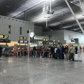 El aeropuerto de Santiago registra 244.637 pasajeros en marzo, un 5,5% menos que en el mismo mes en 2024 El aeropuerto de Santiago registra 244.637 pasajeros en marzo, un 5,5% menos que en el mismo mes en 2024