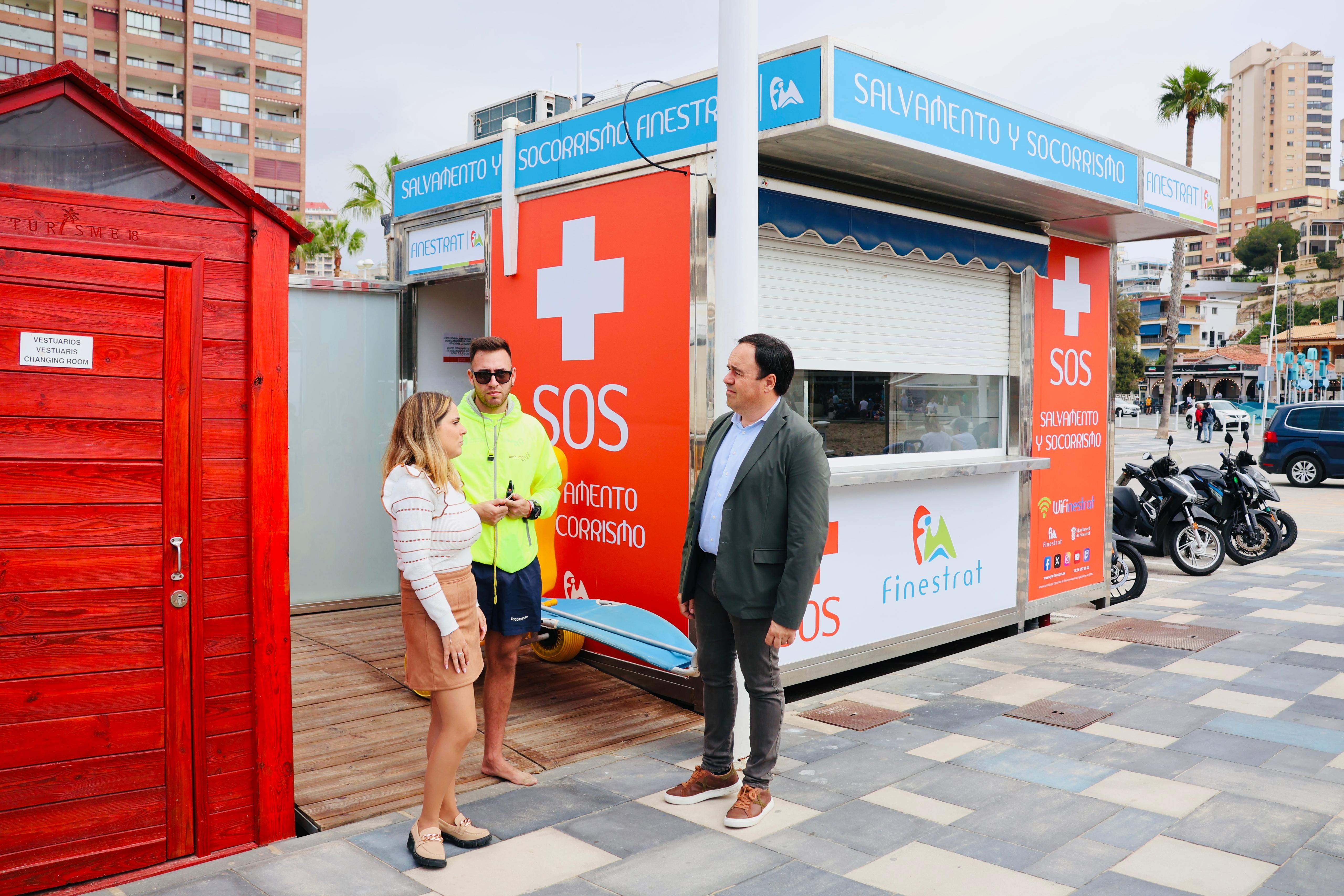 En marcha el servicio de socorrismo en la Cala de Finestrat que estará operativo hasta el 28 de abril En marcha el servicio de socorrismo en la Cala de Finestrat que estará operativo hasta el 28 de abril