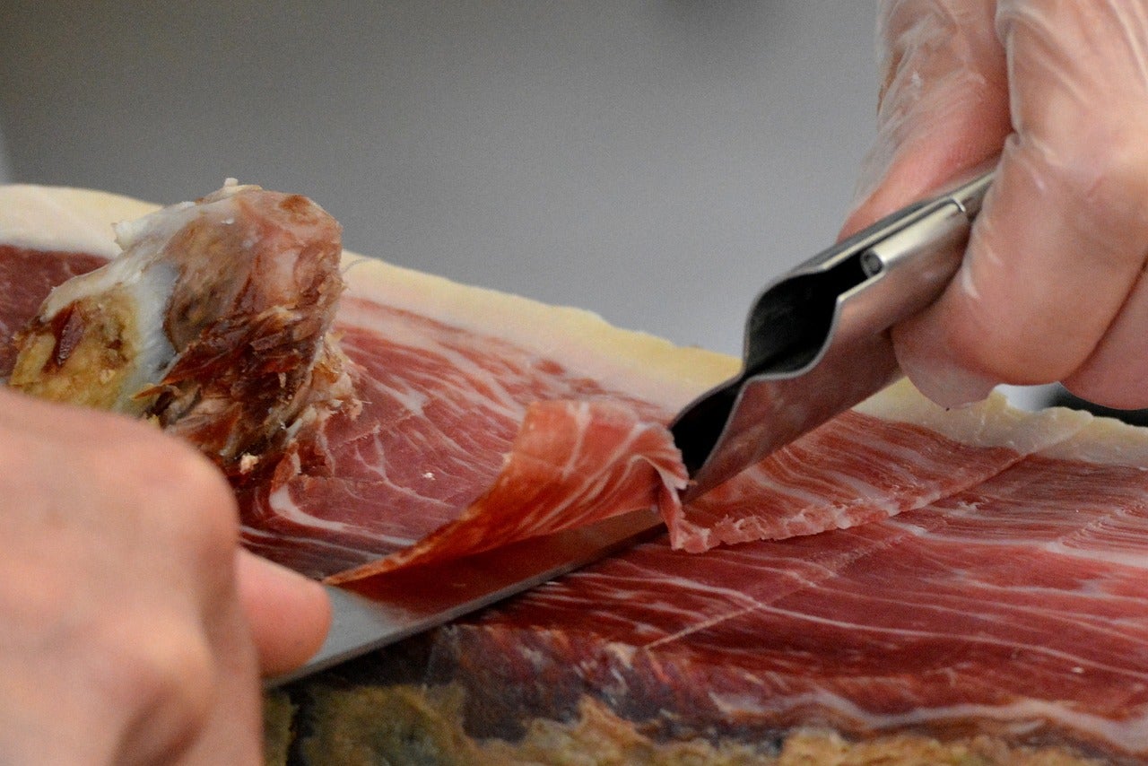No metas jamón ni queso en tu maleta: la nueva prohibición del Reino Unido que afecta a turistas europeos No metas jamón ni queso en tu maleta: la nueva prohibición del Reino Unido que afecta a turistas europeos