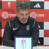 El entrenador del Orihuela hace repaso de la derrota de su equipo en Granada y habla de los reproches de algunos aficionados desplazados hacia sus jugadores El entrenador del Orihuela hace repaso de la derrota de su equipo en Granada y habla de los reproches de algunos aficionados desplazados hacia sus jugadores
