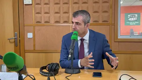 Manuel Domínguez Vicepresidente del Gobierno de Canarias y Presidente Regional del PP Manuel Domínguez Vicepresidente del Gobierno de Canarias y Presidente Regional del PP