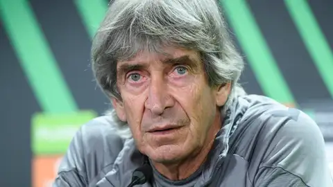 El entrenador del Real Betis, el chileno Manuel Pellegrini, ha reiterado este miércoles en rueda de prensa que "sería muy bonito encontrarse con el Chelsea en la final" de la Liga Conferencia, cuyos cuartos debe superar mañana en el campo del Jagiellonia polaco, al que venció por 2-0 en la ida El entrenador del Real Betis, el chileno Manuel Pellegrini, ha reiterado este miércoles en rueda de prensa que "sería muy bonito encontrarse con el Chelsea en la final" de la Liga Conferencia, cuyos cuartos debe superar mañana en el campo del Jagiellonia polaco, al que venció por 2-0 en la ida
