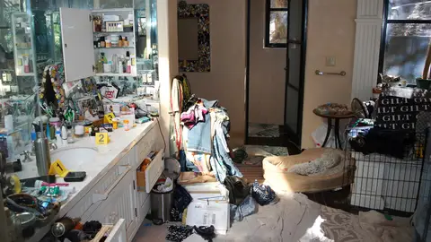 Una imagen de la casa donde fueron hallados los cuerpos de Gene Hackman y su esposa, en Santa Fe (Nuevo México, EEUU)