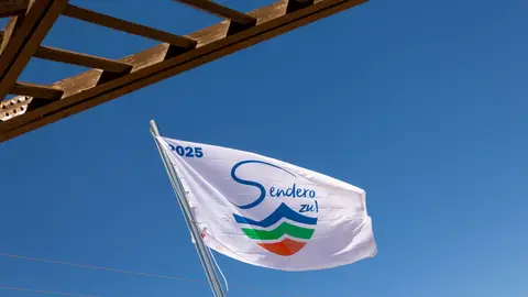 La Bandera sendero azul en el Camino al faro del Albir luce izada desde esta Semana Santa La Bandera sendero azul en el Camino al faro del Albir luce izada desde esta Semana Santa