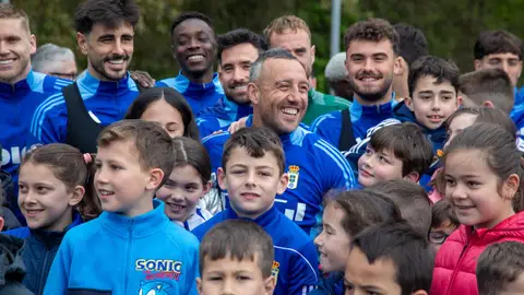 16-04-2025 La afición arropó al Real Oviedo en su vuelta al trabajo 16-04-2025 La afición arropó al Real Oviedo en su vuelta al trabajo