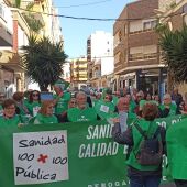 Movilización ante las puertas del Centro de Salud de Patricio Pérez en Torrevieja con motivo del Día Mundial de la Salud