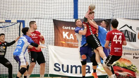 El Balonmano Mare Nostrum Torrevieja sale del descenso tras vencer al Elda 29-26 en Primera Nacional El Balonmano Mare Nostrum Torrevieja sale del descenso tras vencer al Elda 29-26 en Primera Nacional