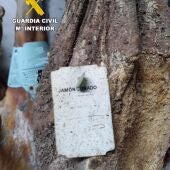La Guardia Civil investiga al dueño de un almacén clandestino de carne ubicado en la zona de Santiago con alimentos caducados y en estado de descomposición
