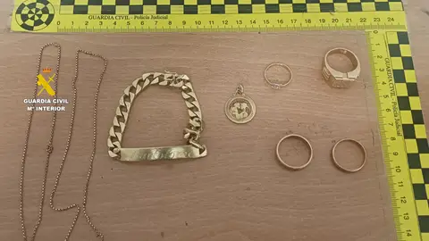 Detenida la cuidadora de unos ancianos a los que robó sus joyas en Alcalá de Xivert Detenida la cuidadora de unos ancianos a los que robó sus joyas en Alcalá de Xivert