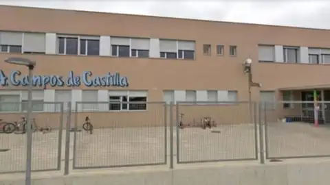 Recogen firmas para la implantación de 1º y 2º de la ESO en el CRA Campos de Castilla .