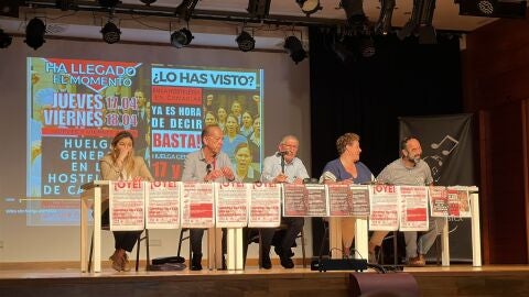 Imagen de la asamblea sindical en la que se decidi&oacute; el 15 de abril de 2025 mantener la huelga del sector tur&iacute;stico en la provincia de Santa Cruz de Tenerife 