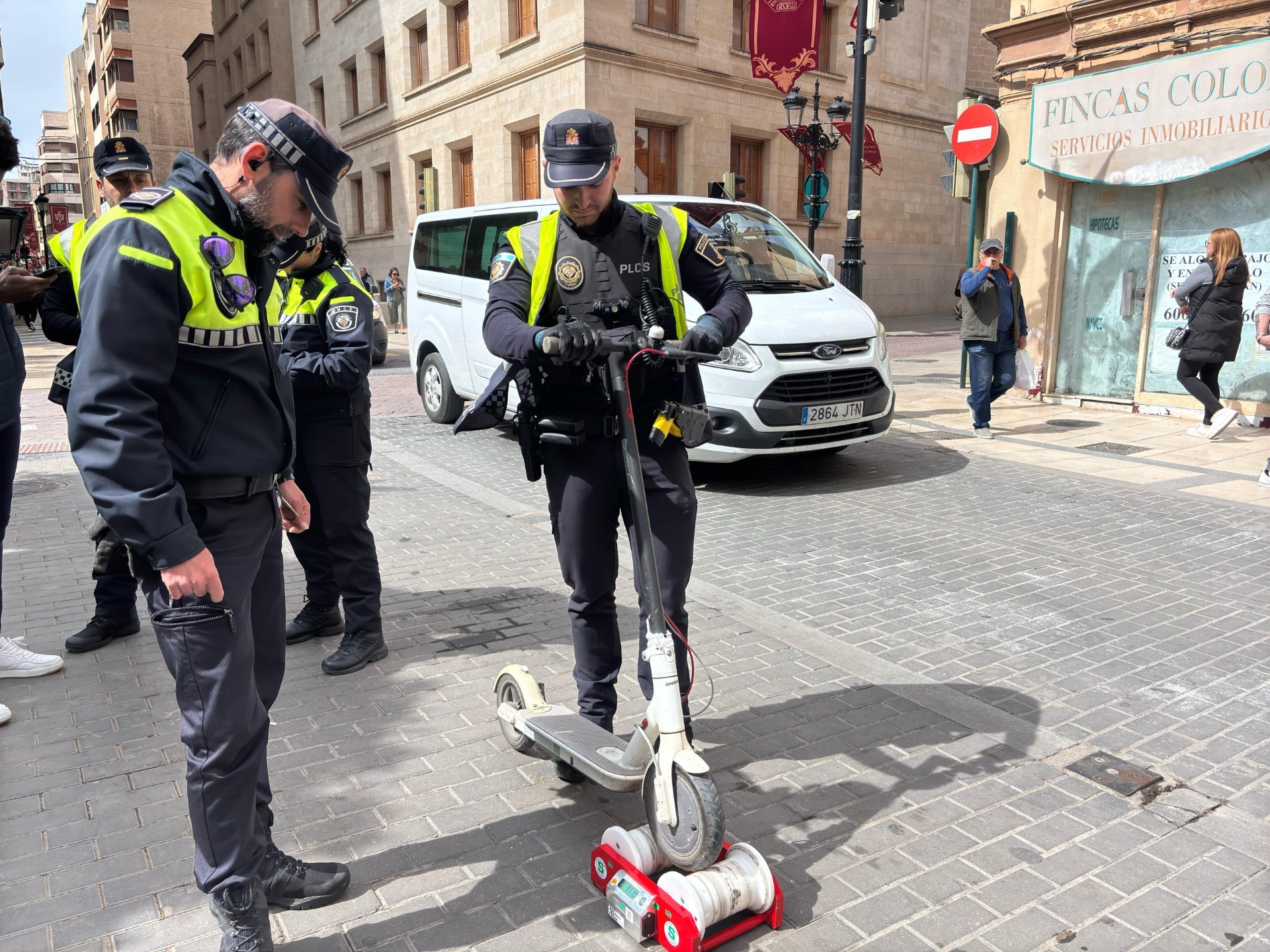 La Guardia Civil investiga al conductor de un patinete tras sufrir un siniestro vial en un camino rural del término municipal de Cabanes La Guardia Civil investiga al conductor de un patinete tras sufrir un siniestro vial en un camino rural del término municipal de Cabanes