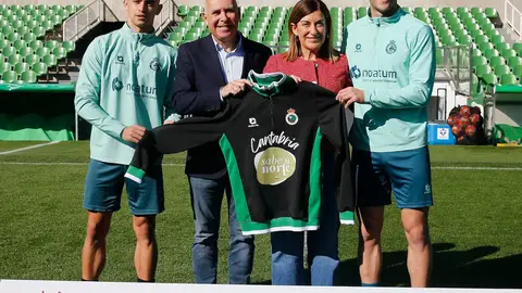 Gobierno y Racing se unen para promocionar los productos de Cantabria a través de la campaña ‘Sabe a norte, sabe a ganar’ Gobierno y Racing se unen para promocionar los productos de Cantabria a través de la campaña ‘Sabe a norte, sabe a ganar’