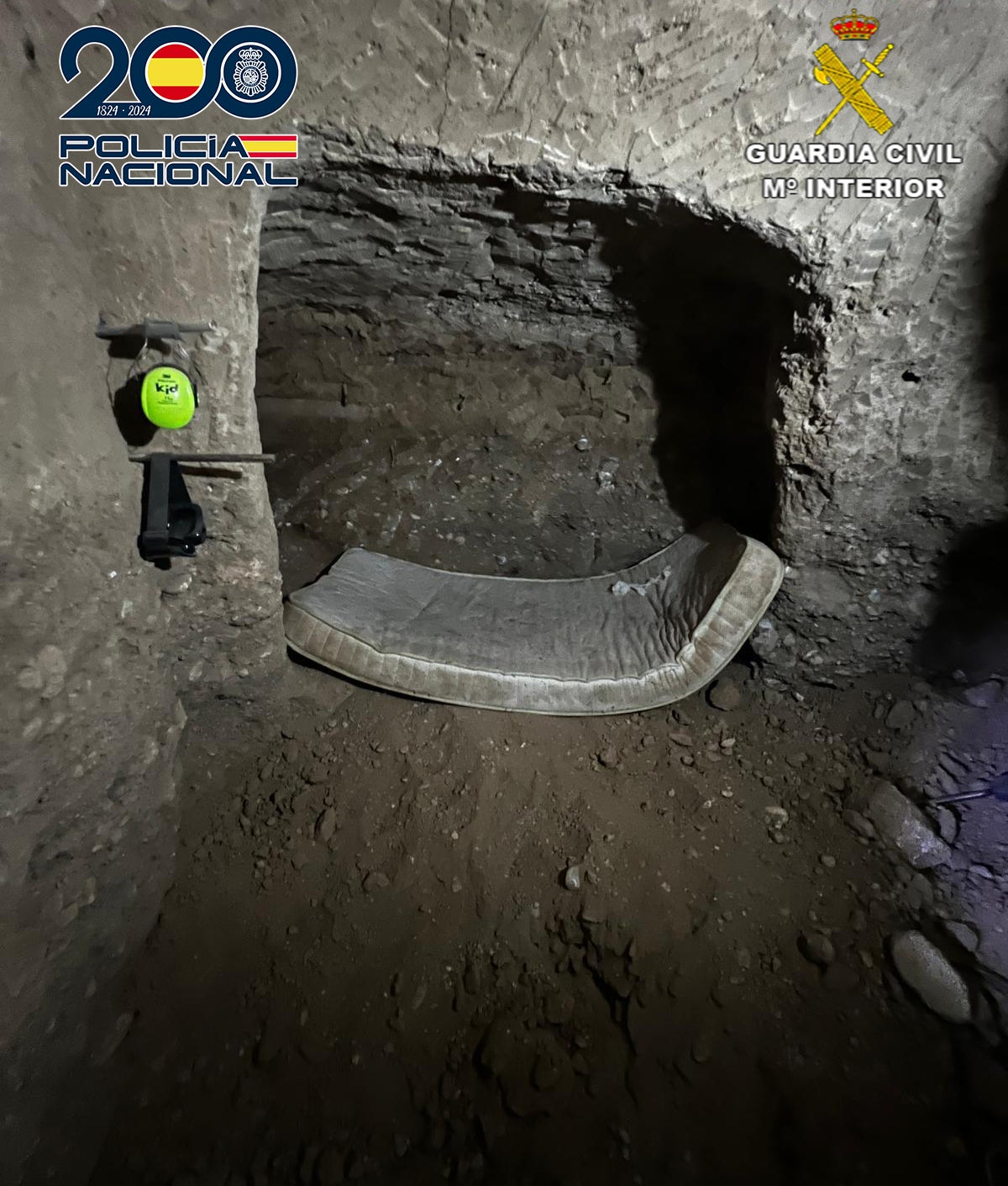 Desarticulada una red de tráfico de armas de guerra que utilizaba la primera galería de tiro clandestina de España Desarticulada una red de tráfico de armas de guerra que utilizaba la primera galería de tiro clandestina de España