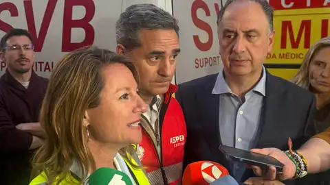 Los vecinos del inmueble incendiado pasarán la noche en casa de familiares o amigo o serán Los vecinos del inmueble incendiado pasarán la noche en casa de familiares o amigo o serán