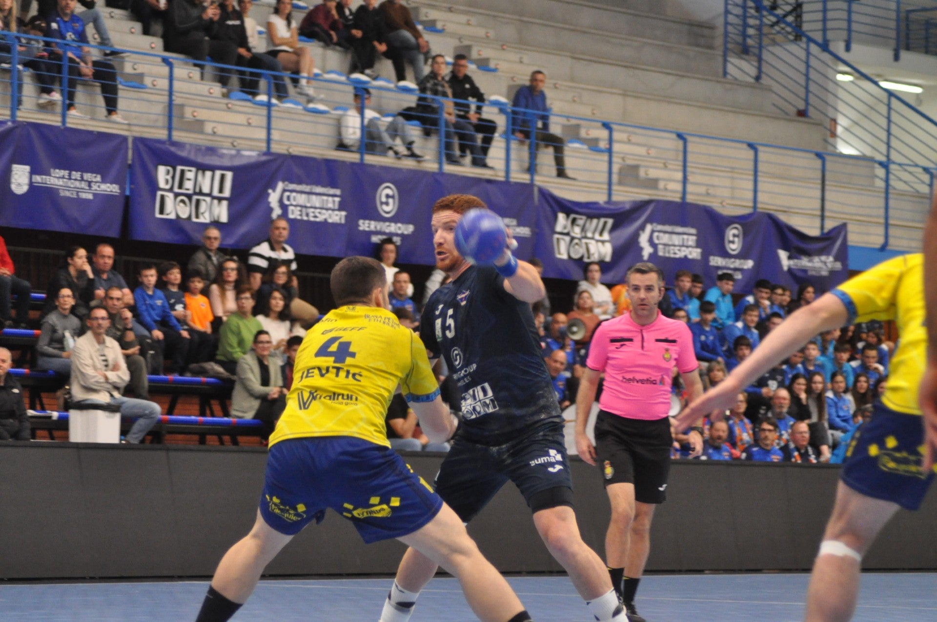 El Servigroup Hoteles Benidorm empata y sale del descenso provisionalmente El Servigroup Hoteles Benidorm empata y sale del descenso provisionalmente