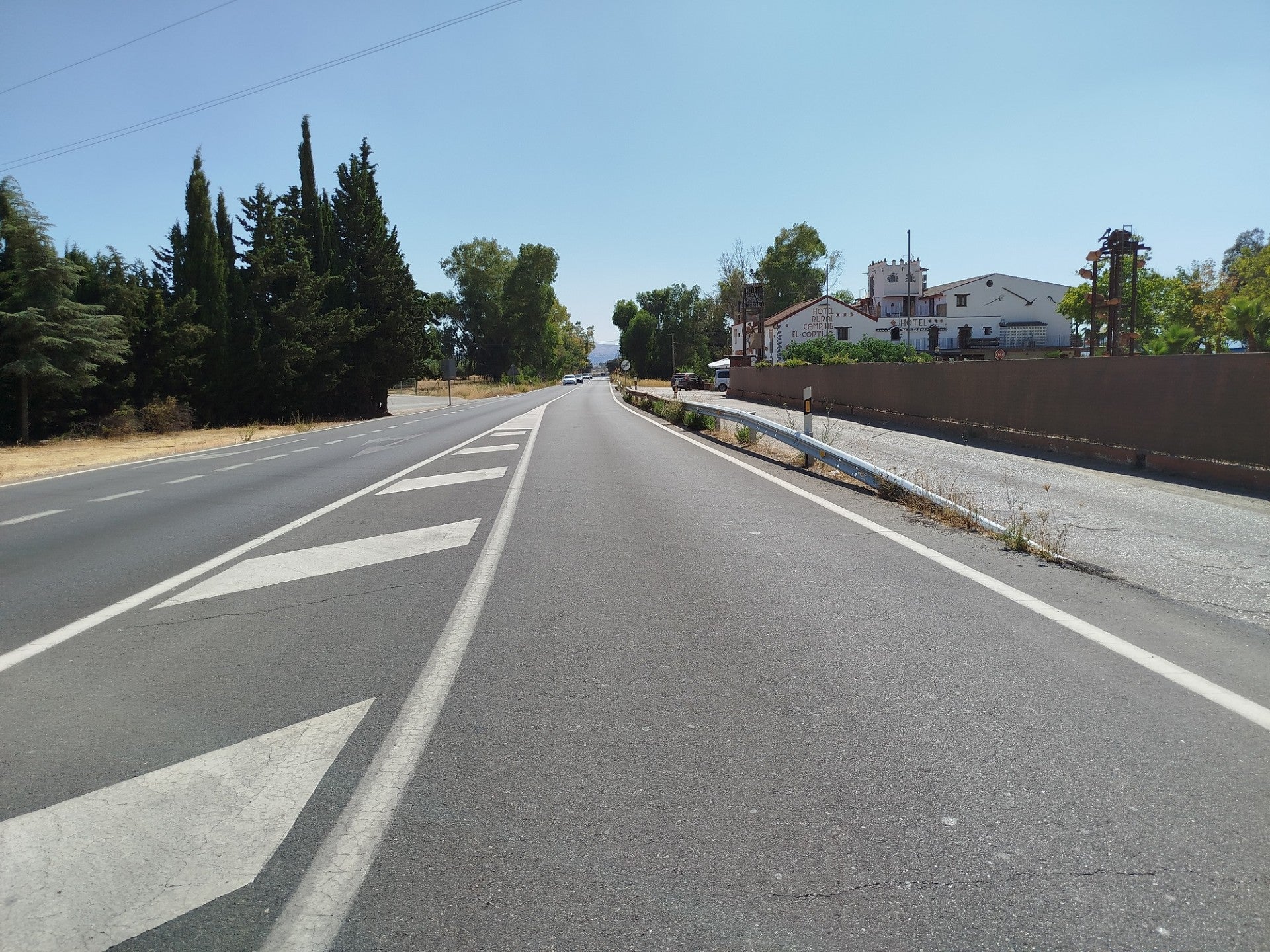 Un estudio revela que los conductores circulan más lento con líneas más anchas en las carreteras Un estudio revela que los conductores circulan más lento con líneas más anchas en las carreteras