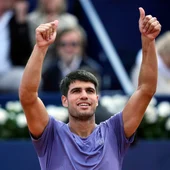 Alcaraz, a cuartos de final en poco más de una hora Alcaraz, a cuartos de final en poco más de una hora